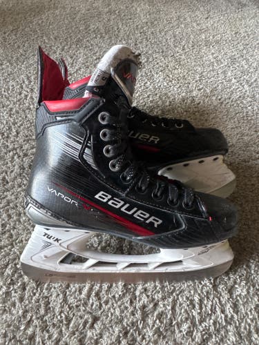 Intermediate Bauer Vapor X4 Hockey Skates Size 5 FIT 3