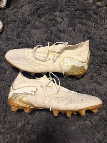 White Unisex Size M 12.0 (W 13.0) Puma Ultra Cleats (Used)