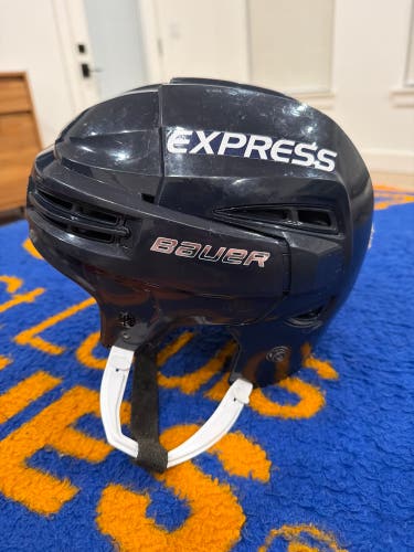 Medium Bauer Re-Akt 100 Helmet (Used)