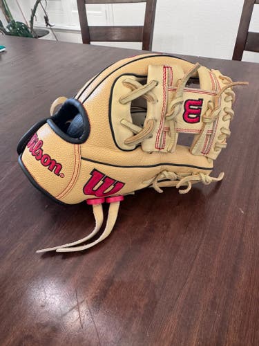 Wilson RH Infield Baseball Glove 11" (New)
