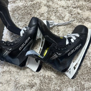 Black 2023 Bauer Vapor Hyperlite 2 Hockey Skates Wide Width Pro Stock 8.5 (New)