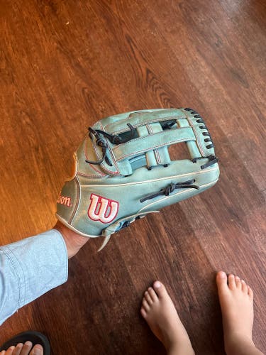 Wilson A2000 1777 12.75” Outfield Glove – Custom Seafoam/Teal Colorway