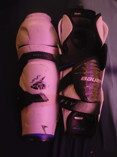 Intermediate Bauer Vapor Flylite 14" Shin Pads (Used)