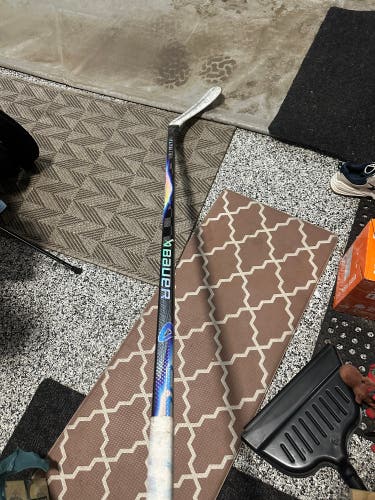 Intermediate Bauer Vapor Flylite Right Handed Hockey Stick Mid Pattern 55 Flex (Used)