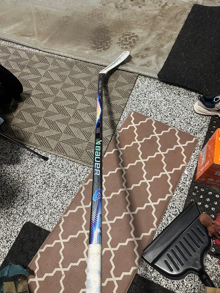 Intermediate Bauer Vapor Flylite Right Handed Hockey Stick Mid Pattern 55 Flex (Used)
