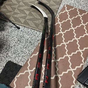Bundle of 2 Bauer Vapor Hyperlite 2 Right Handed Hockey Stick Mid Pattern 55 Flex very lightly used