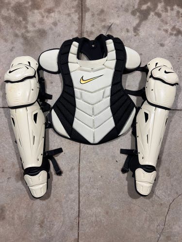 17in Khaki/Black Nike Diamond Elite Catcher's Set