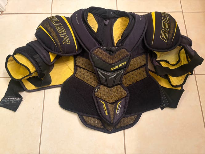 Men's Large Senior Bauer Supreme TotalOne MX3 Shoulder Pads