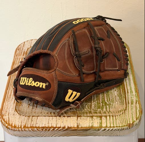 Wilson A2000 B2 Pitcher's Baseball Glove 12" *RHT
