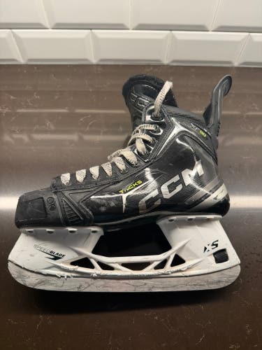 2024 CCM Tacks XF 90 Hockey Skates Regular Width 7 (Used)