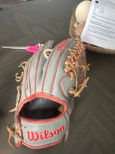 Wilson A2000 RH Outfield Baseball Glove 12.75" (Used)