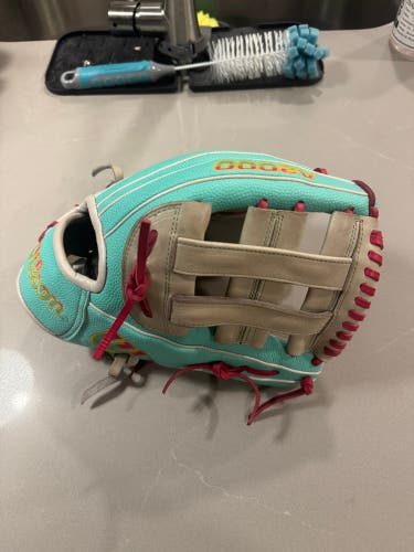 2024 Wilson A2000 JC9 Glove of the Month Made in Japan RH Baseball Glove 12" (like new)