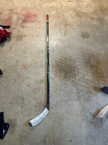 Senior Bauer Pulse Right Handed Hockey Stick P92 70 Flex (Used)
