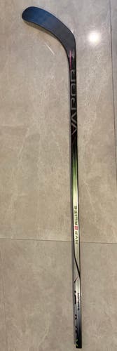 Intermediate Bauer Vapor Hyperlite 2 Right Handed Hockey Stick P92 65 Flex (New)