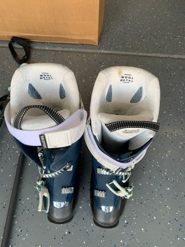 Mondo 26 & 26.5 Women's Salomon QUEST ACCESS R70 Ski Boots (Used)