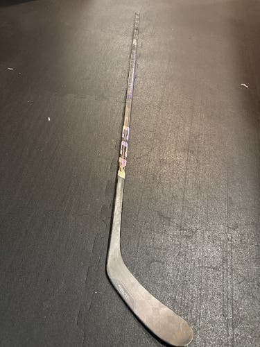 CCM Ribcor Trigger 9 Pro (SR) Left
Stick P28 70 Flex (New) w/ two mini knee hockey sticks for free!