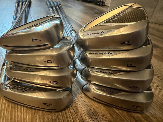 Men's 2022 TaylorMade Stealth Right Handed Iron Set Regular Flex (8 Clubs) #4 - #9, PW, GW (Used)