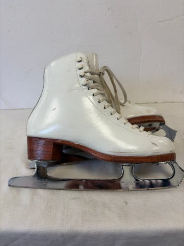 Riedell Figure Skates B Adult 6 (Used)