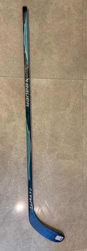 Intermediate Bauer Vapor Flylite Right Handed Hockey Stick P92 65 Flex (New) Teal Custom