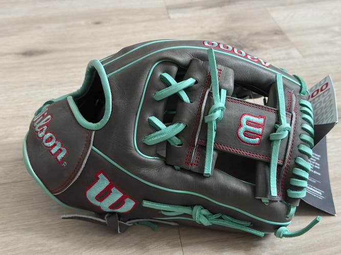 2025 Wilson Summer A2000 1975 11.75" Baseball Glove RH Throw