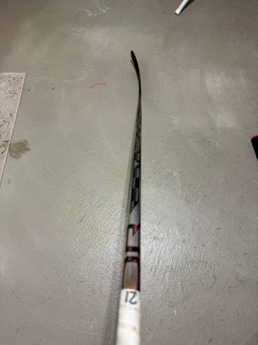 Intermediate Bauer Vapor Hyperlite 2 Right Handed Hockey Stick P88 55 Flex (Used)