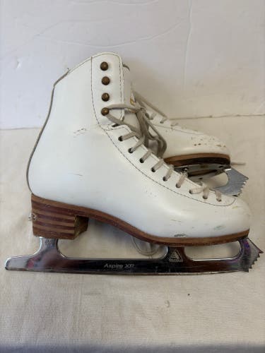 Jackson Ultima Figure Skates B Adult 6 (Used)