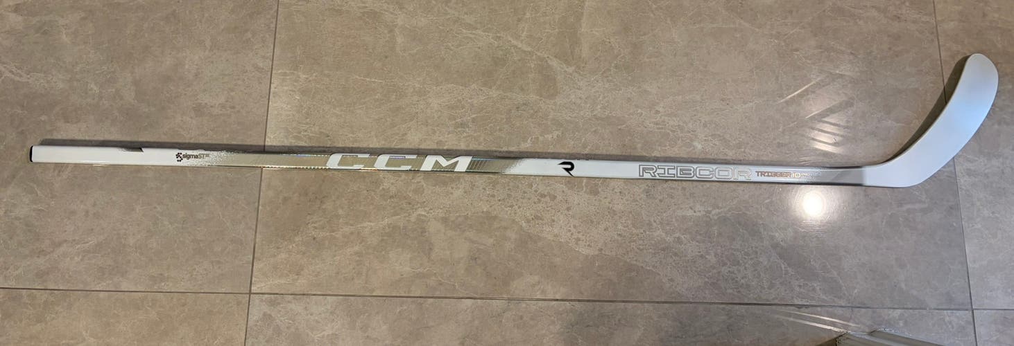 Senior CCM Ribcor Trigger 10 Pro Right Handed Hockey Stick P29 75 Flex (New) White