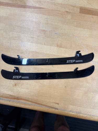 CCM Black Step Steel 271 mm (Used)