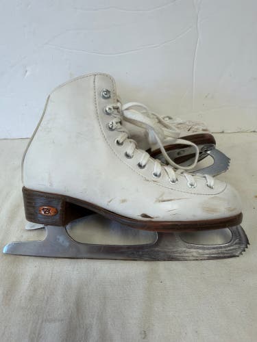 Riedell Figure Skates B Junior 3 (Used)