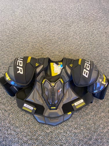 NEW Bauer Supreme Mach Senior Medium Shoulder Pads