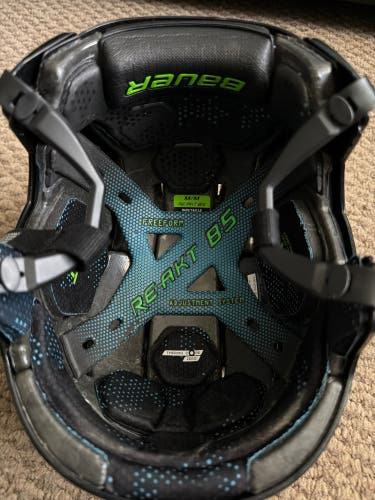 Medium Bauer Re-Akt 85 Helmet (Used)