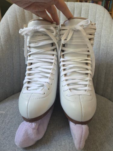 Jackson Ultima Artiste Figure Skates C Adult 7 (Used)