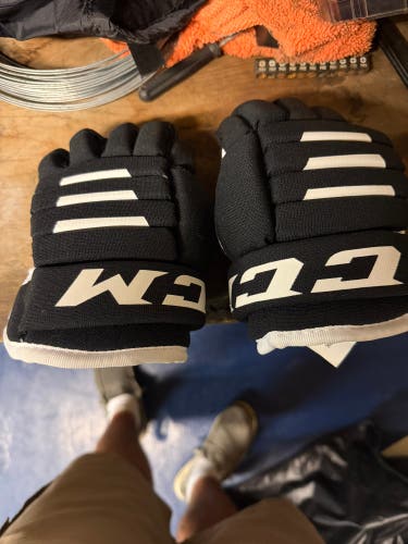 CCM Tacks 4 Roll Pro 2 Gloves 9" (Used)