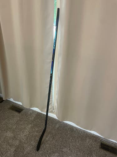 Senior CCM Vizion Right Handed Hockey Stick 90 Flex Pro Stock (New)