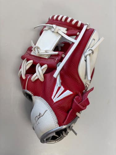 Used Easton Future Elite Bb Sb Glove Rh Throw Red 11" 11860-s000310580