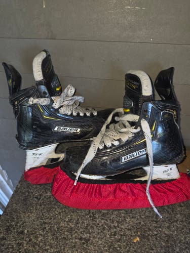 Black Bauer Supreme 2S Pro Hockey Skates Size 4 (Used)