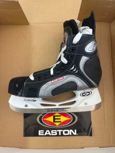 Vintage Easton Synergy 500 Hockey Skates Regular Width Size 7.5 (New)