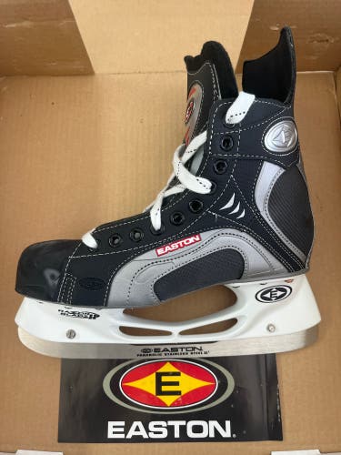 Vintage Easton Synergy 500 Hockey Skates Regular Width Size 8 (New)