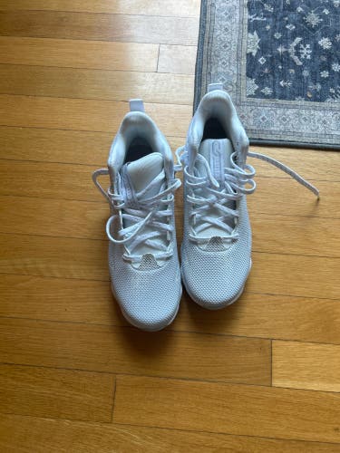 White Men's 5.5Y (Big Kids / Youth) Youth Under Armour Molded Cleats Cleats (New)