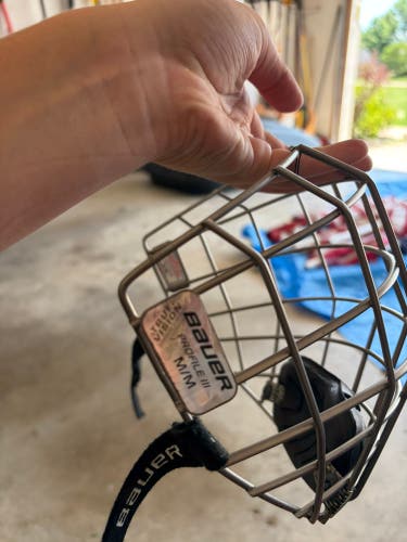 Medium Bauer Profile III Facemask Full Cage (Used)