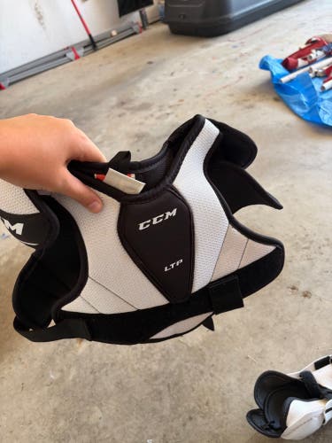 Large Junior CCM LTP Shoulder Pads (New)