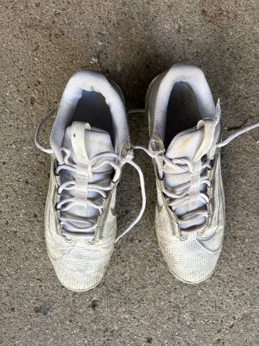 Unisex Size M 8.0 (W 9.0) Nike Cleats (Used)