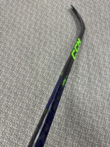 Youth CCM Ribcor Right Handed Hockey Stick P29 30 Flex (New)