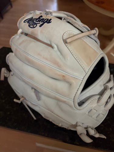 Rawlings Liberty Advanced RH Outfield Softball Glove 12.5" (Used)
