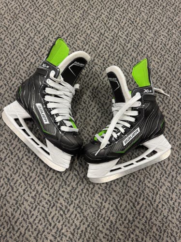 Bauer XLS Hockey Skates Regular Width Size 2 (New)