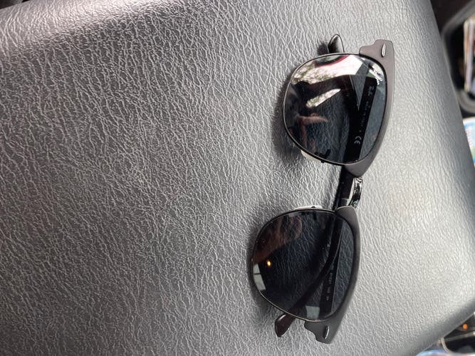 Black Unisex One Size Fits All Sunglasses (Used)
