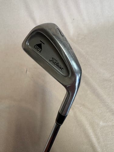 Men's 2 iron Titleist DCI Right Handed Stiff Flex Steel Shaft 39.25" (Used)