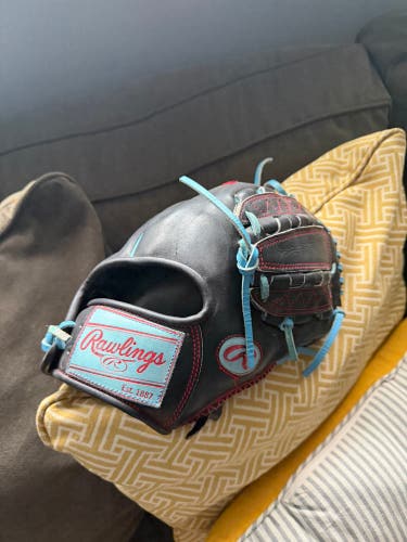 Rawlings Heart of the Hide RH Pitcher's Baseball Glove 11.5" (Used)