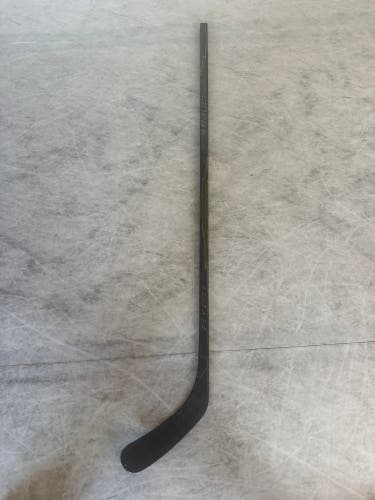 Senior Bauer Vapor Flylite Right Handed Hockey Stick P92 77 Flex (Used) GREEN