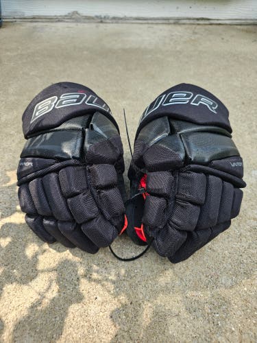 Bauer Vapor Fly 40 Gloves 12" (Used)